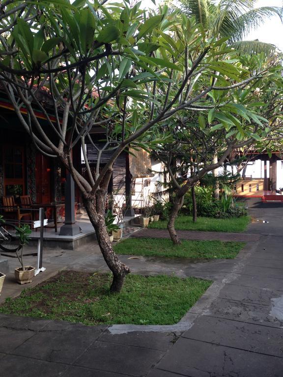 Gede Homestay ロヴィーナ エクステリア 写真