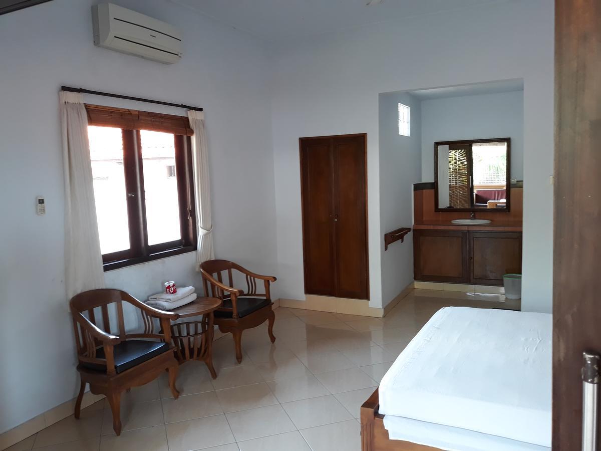 Gede Homestay ロヴィーナ エクステリア 写真