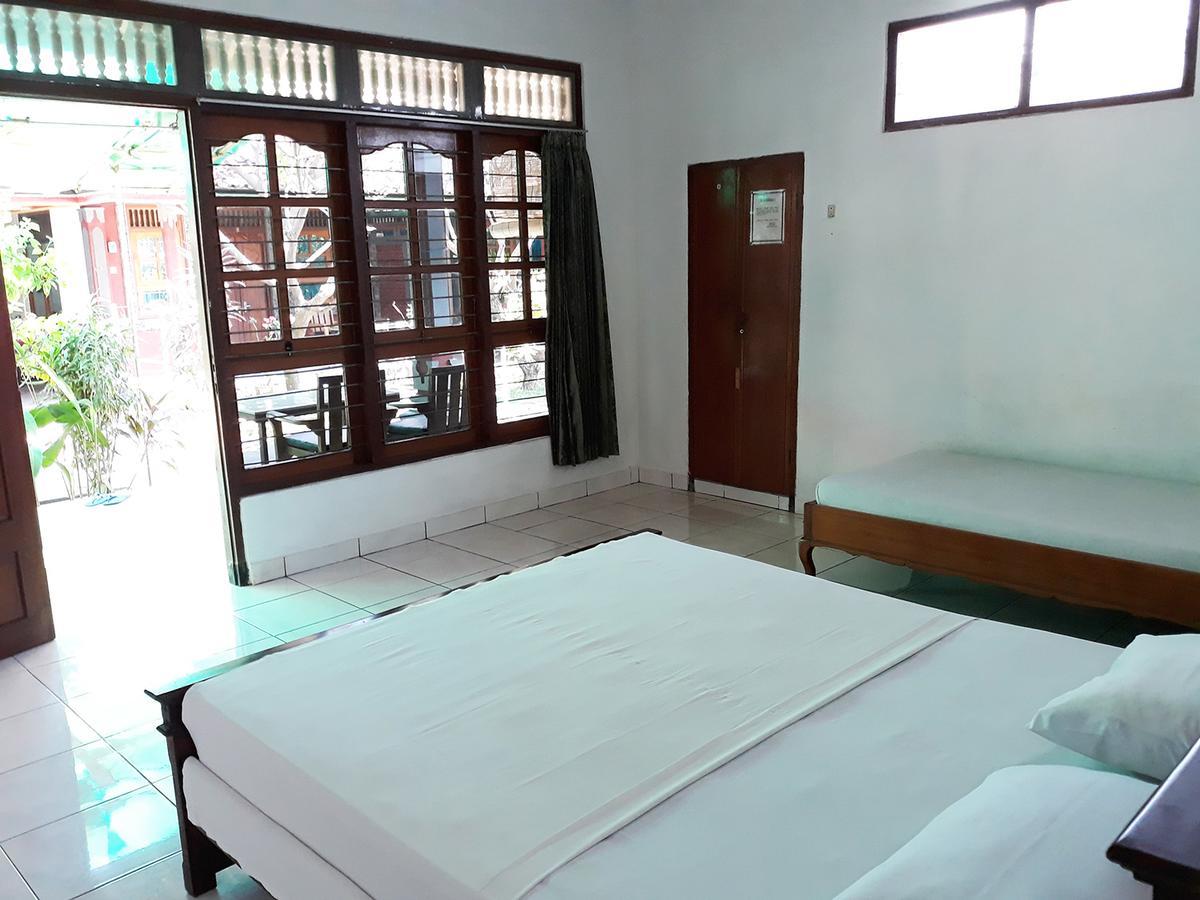 Gede Homestay ロヴィーナ エクステリア 写真