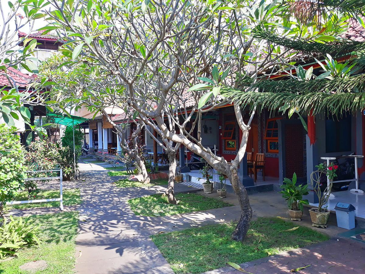 Gede Homestay ロヴィーナ エクステリア 写真