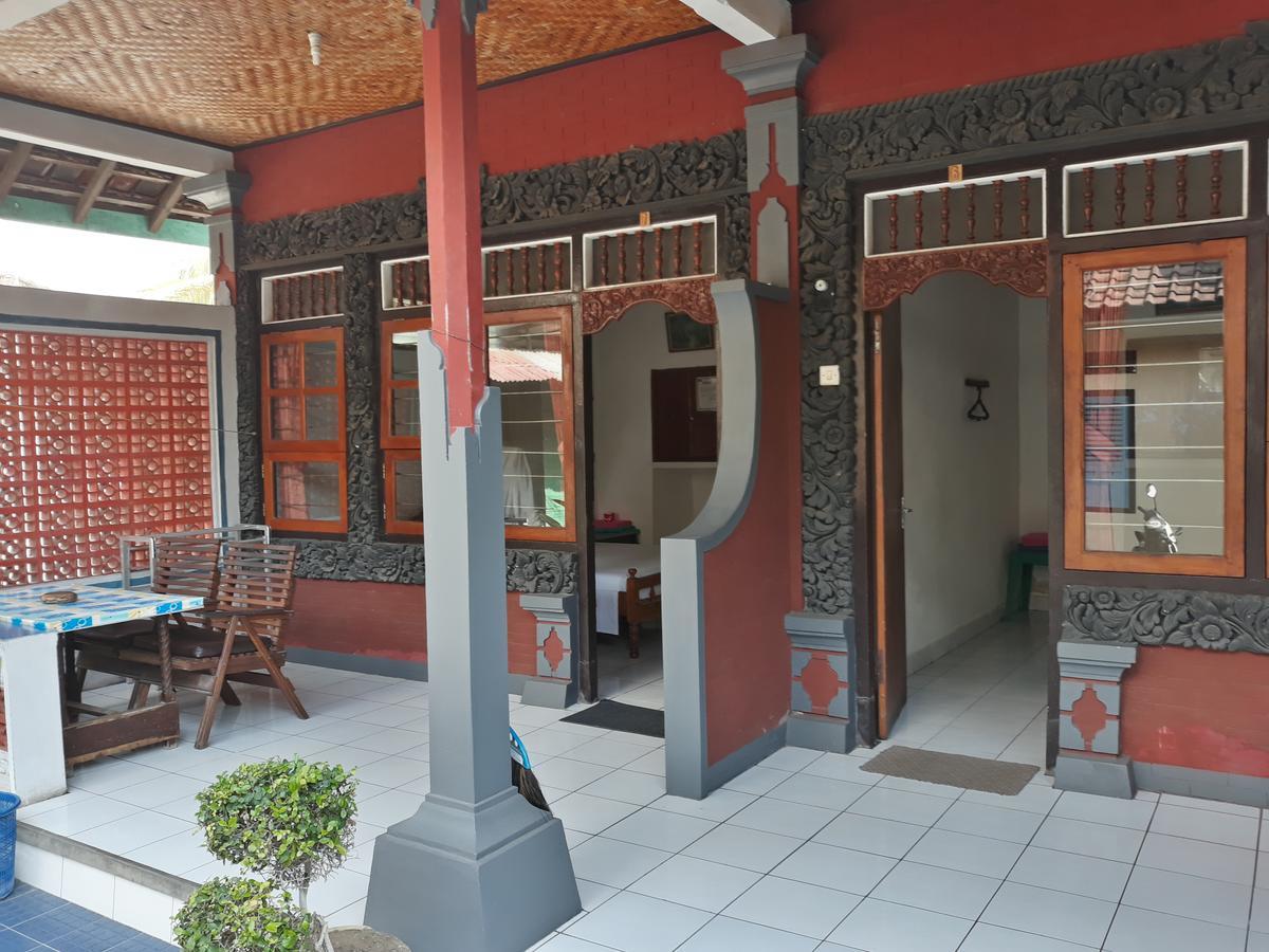 Gede Homestay ロヴィーナ エクステリア 写真