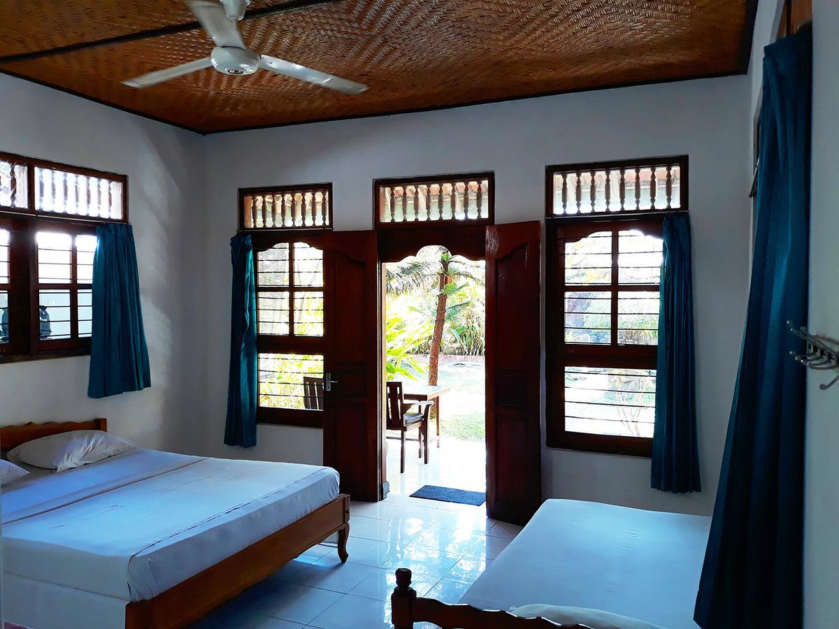 Gede Homestay ロヴィーナ エクステリア 写真