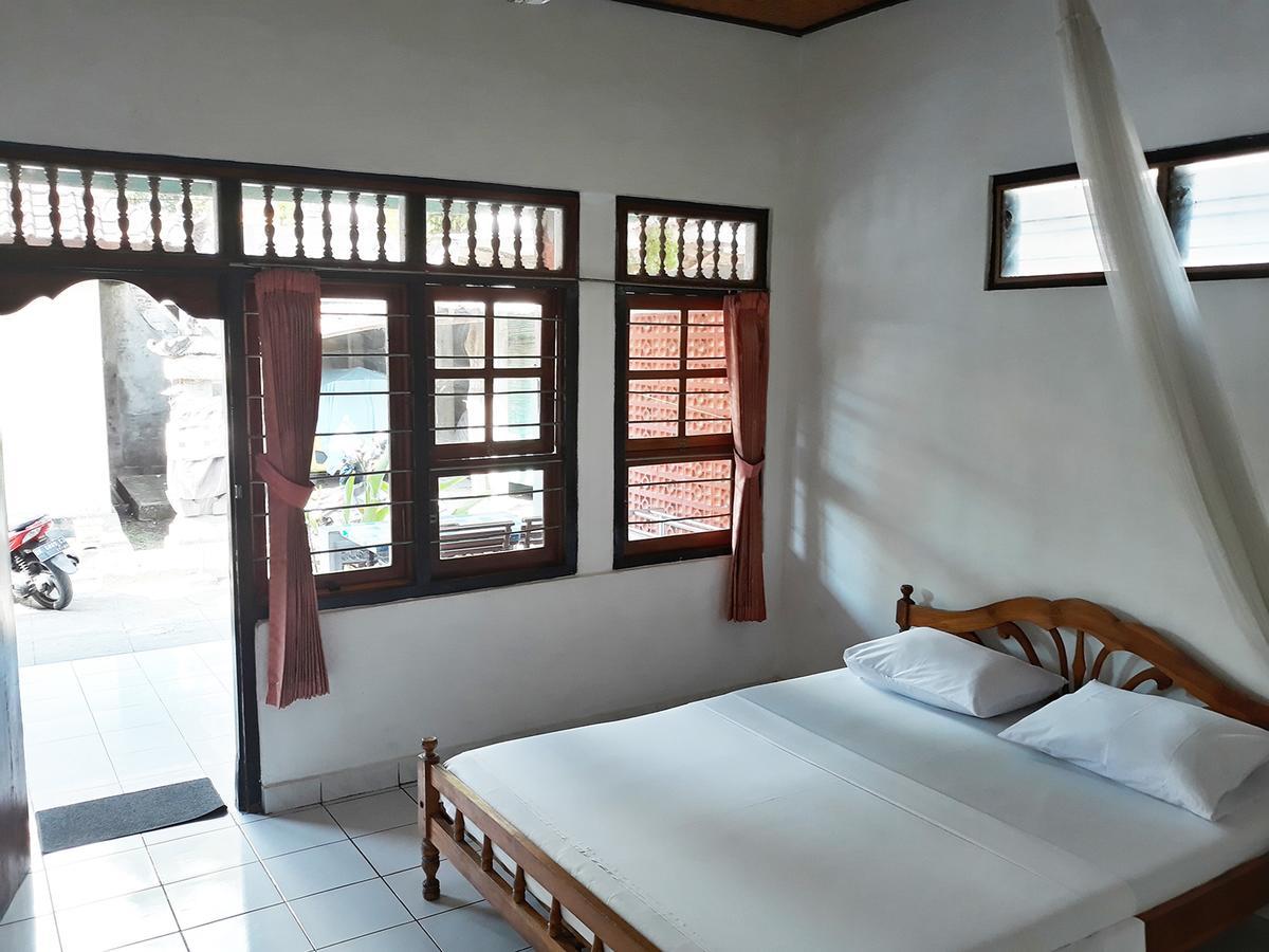 Gede Homestay ロヴィーナ エクステリア 写真